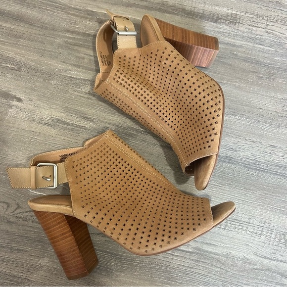 Tahari Margaret Tan Suede Leather Block Heel Peep Toe - Picture 7 of 7